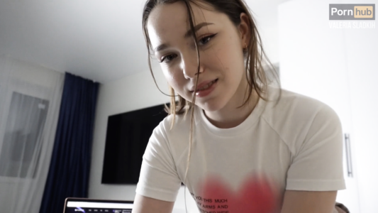 Отвлекла парня на вечерний секс