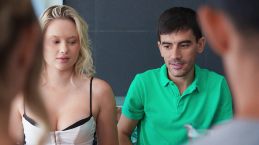 Пришел в гости к своей девушке и довел ее до анального оргазма