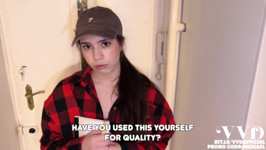 Я дам тебе 300 баксов, только вставь в себя это и потрахай!