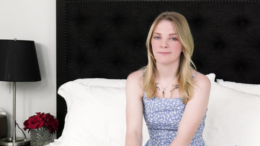 Первый минет и первый фейсиал милая девушка попробовала сперму на лице